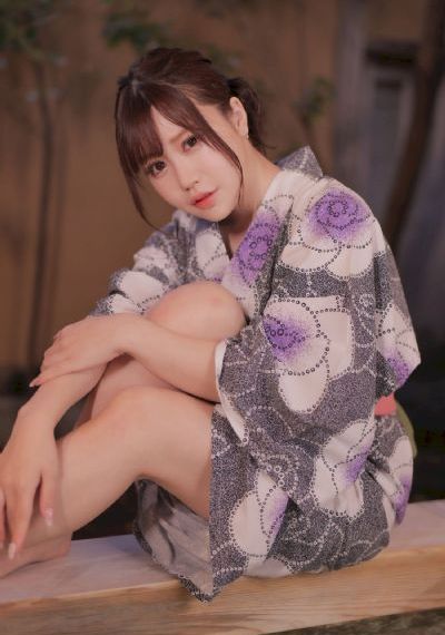英语老师解开扣子让我吃