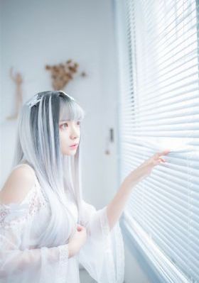 把舌头伸进她腿间花缝电影