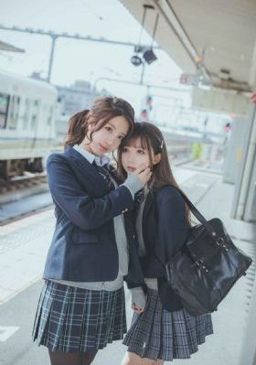 小峰由衣